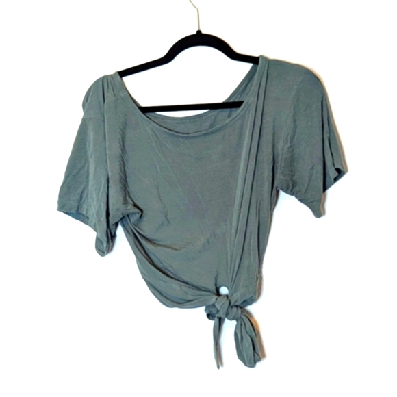 Victoria's Secret Green Short Sleeve Crop with Tie Front and Relaxed Fit - Picture 3 of 3
